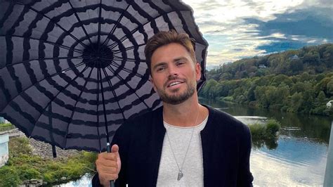Johannes ks haller ist 1988 geboren und bekannt aus den rtl sendungen „die bachelorette kontakt zu johannes ks haller: Insta-Stille: Johannes Haller wollte mit Jessi alleine sein | Promiflash.de