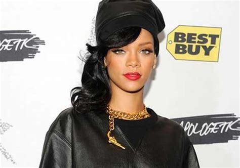 Rihanna To Be Given 2014 Fashion Icon Award Hollywood News India Tv