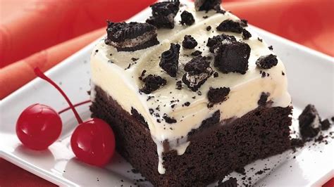 I have 12 easy christmas desserts you will love, including an amazing no bake ice cream pudding bomb. Fudge Ice-Cream Dessert recipe from Betty Crocker