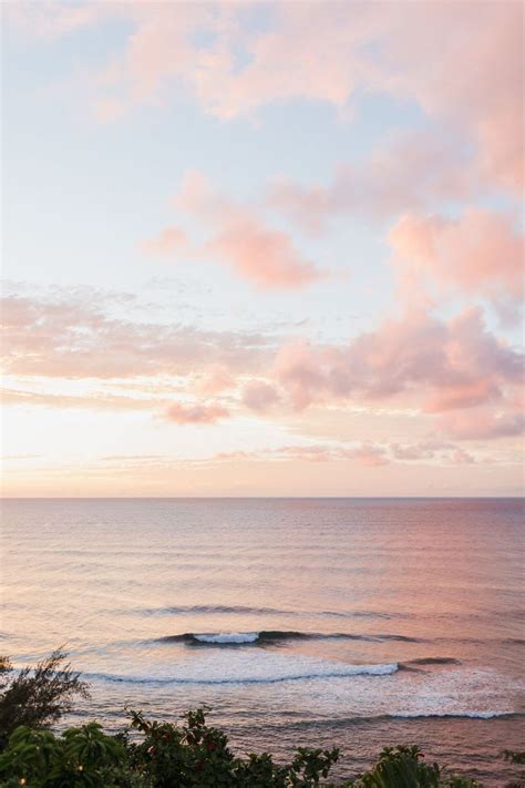 Sunset 4k pink sun abstract landscape neon lights art. Pacific Ocean Pink Sunset View on Kauai, Hawaii. Kauai ...