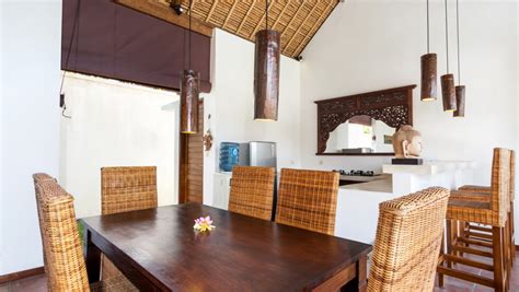 Keberadaan dapur lengkap dengan kompor dan microwave di villa sudah buat anda bisa membuat pesta kecil dengan. Villa Candi Kecil Tiga di Ubud & Sekitarnya, Bali - 3 ...