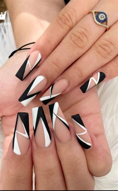 25 Cool Abstract Nail Art Ideas You Need To Try Now Honestlybecca In 2021 Acrylic Nails