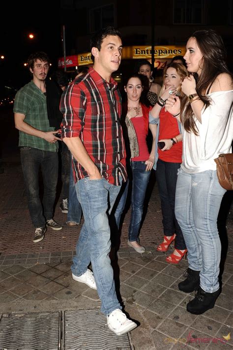 Pronto dieron el paso de vivir juntos en un pequeño. Mario Casas en la inauguración del pub de su hermana Sheila