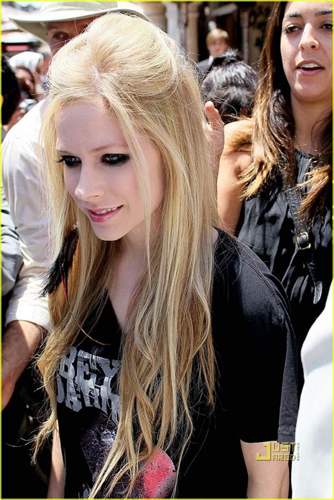 Avril Lavigne Abbey Dawn Japan Tee Photo 2560641 Avril Lavigne
