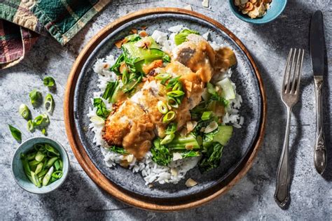 This gravy recipe's made with a basic roux of flour and butter and a little milk and chicken broth (or water). Chinese Almond Chicken Recipe | HelloFresh
