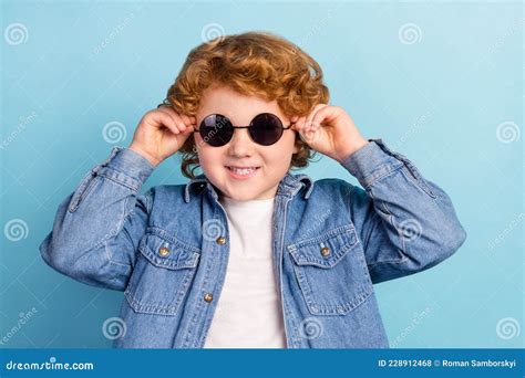 Photo Portrait Curly Little Boy Smiling Wearing Stylish Sunglass