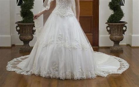 So to dress yourself in beautiful & unique attire is everyone's dream. Top 3 most expensive widding dresses - METIW
