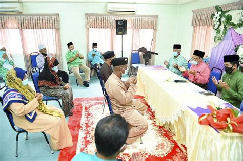 Sekiranya anda, seorang warganegara malaysia yang berkelayakan dan berumur tidak kurang daripada 18 tahun pada tarikh tutup iklan jawatan adalah. Lapan individu dapat hidayah peluk Islam serentak - Fikrah ...