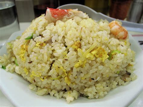 Masukkan telur dan biarkan sebentar. The Secret of Nasi Goreng: a science of rice and spices ...