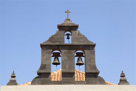 Die stadt antigua, die hauptstadt der provinz sacatepéquez in guatemala, ist eine charmante alte kolonialstadt, die viele jahre lang das politische, religiöse und wirtschaftliche herz mittelamerikas war. Die Stadt Antigua auf Fuerteventura