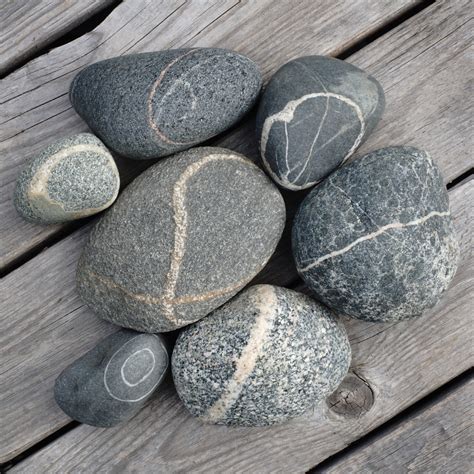 Common Beach Stone Identification Including Dolomite Quartz