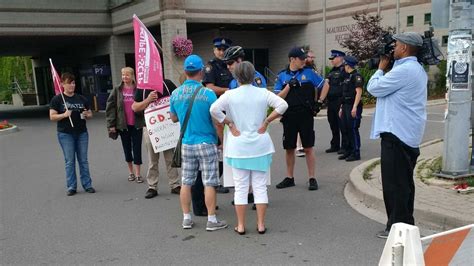 Some Workers Crossing Their Own Unions Picket Line At Wilfrid Laurier