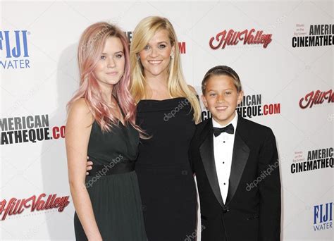 Reese Witherspoon Ava Phillippe And Deacon Phillippe Stock Editorial Photo © Popularimages