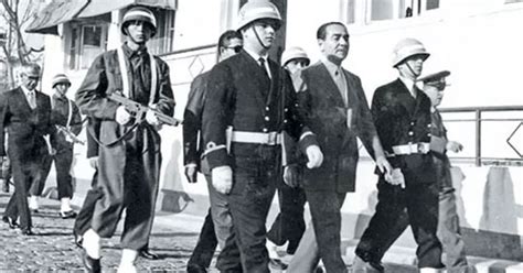 Başbuğ alparslan türkeş, 27 mayıs darbesini radyodan duyurarak sözcülük yapmış olması sebebiyle ihtilalin ve ihtilalin akabinde gerçekleşen mezalimin baş müsebbibi, bilhassa da adnan menderes ve. 27 Mayıs'ın yıldönümünde protokolden mesajlar ...