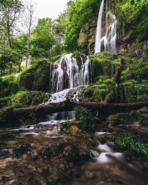 Der uracher wasserfall ist wohl der bekannteste der schwäbischen alb und zählt zu den besonderen sehenswürdigkeiten des unesco global geopark schwäbische alb und des unesco anerkannten biosphärengebiet schwäbische alb. Bad Urach, Uracher Wasserfall | Uracher wasserfall, Bad ...
