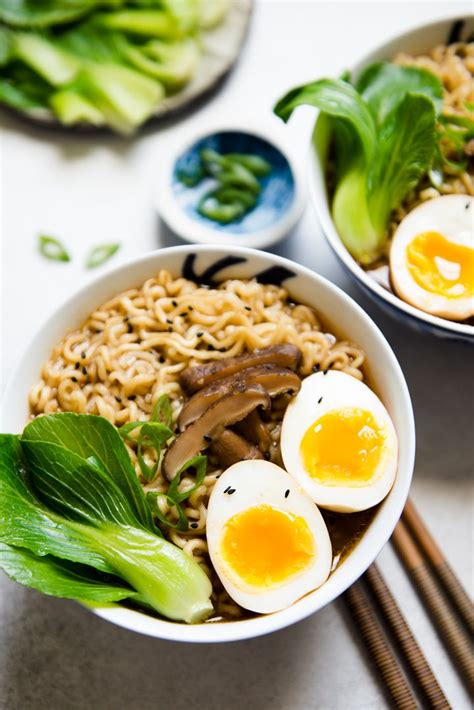 Ingredients oil 1 tomato 6 gm noodles masala 1 onion 1 carrot 1/2 teaspoon garlic paste 2 eggs(optional) 1 capsicum (green,yellow pepper) 1/2 broccoli 1 1/4 cup water you can put any. Easy Vegetarian Ramen | Recipe | Vegetarian ramen ...
