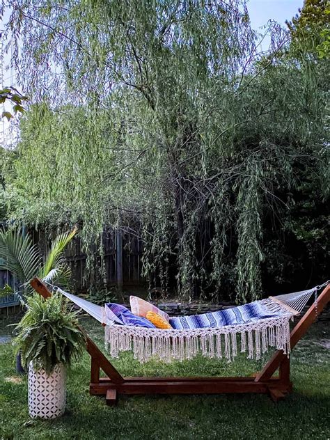 My goal here is to guide you through some of the best hammocks stands on the market and get you lounging in style. DIY HAMMOCK STAND - PLACE OF MY TASTE in 2020 | Diy ...