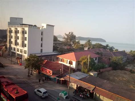 Salah satu tempat menarik di langkawi yang pertama akan dilihat oleh ramai pelancong jika masuk mengikuti jeti feri kuah. Apa yang menarik di Pantai Cenang Langkawi - Catatan ...
