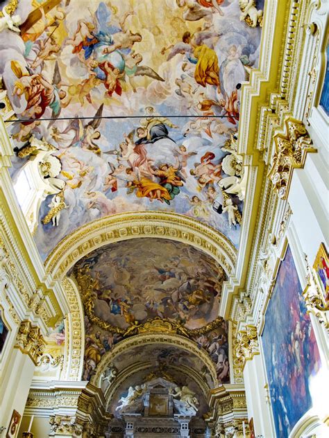 Quando, all'età di 12 anni, venne il. A Igreja De Crocifisso Em Di Santa Caterina De Santuario ...