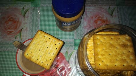 Biskut hup seng cream crackers (diblend hingga hancur) bahan (b) untuk perapan: Mieza Suhaini: #Tahukah Anda : Biskut Hup Seng Ada Garisan