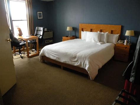 It also provides a tour desk, a ticket service and luggage storage. "Großes Zimmer mit Kingsize Bett" Hotel La Luna Inn (San ...
