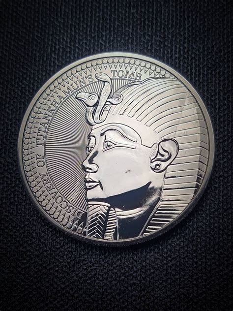 King Tutankhamun 5 Pounds Stunning Brilliant Uncirculated Coin From The