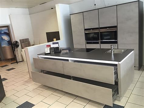 Einfach küchen in köln vergleichen & planen mit kitchenadvisor mondo. Nobilia-Musterküche Ausstellungsküche Riva Beton Grau mit ...