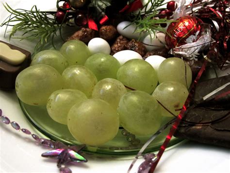 We did not find results for: Twelve grape Spanish new year's tradition | Love 2 Fly