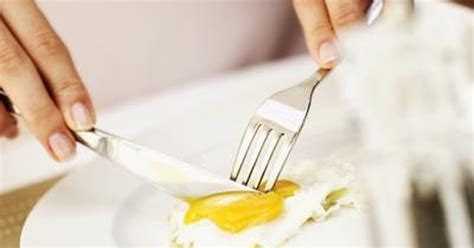 Try to make meals relaxed occasions; What to Eat in the Morning to Lose Belly Fat? | LIVESTRONG.COM