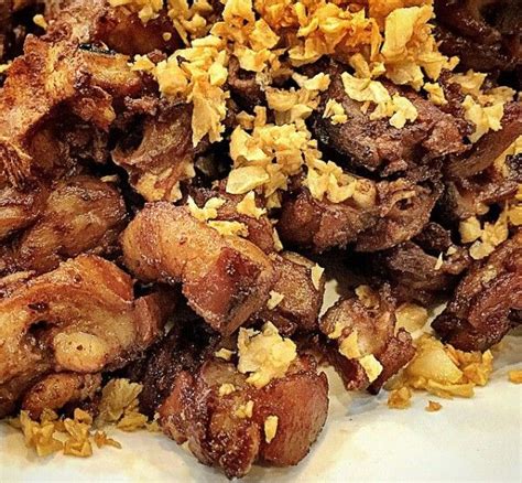 ของฝากจากอุดรฯ หมูหัน วรรณิภา สูตรแยกบ้านกร่าง ขายมากว่า 20 ปี จุดเด่นอยู่ที่ตั้งเตาถ่านย่างหมูหันกันสดๆ บน ถ.มิตรภาพ ส่งกลิ่นหอมเตะจมูก. หมูหันทอดกระเทียมพริกไท