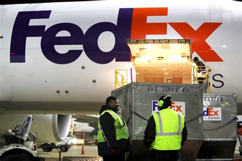 FedEx hiring thousands in Memphis for holidays, many at Express hub