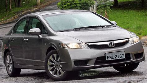 The eighth generation honda civic was introduced in september 2005, for the 2006 model year. Honda Civic 2011 tem bons descontos - Jornal do Carro ...