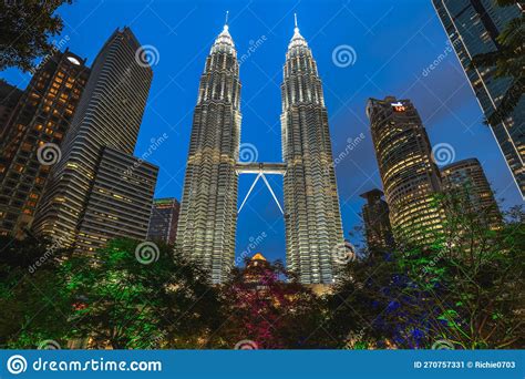Petronas Twin Towers The Tallest Buildings In Kuala Lumpur Malaysia