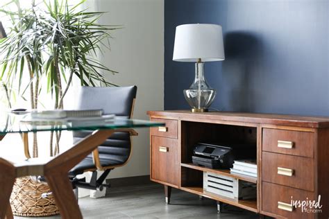 This is one of the easiest wall paint ideas and designs for an accent wall. Create a Bold Look in your Home Decorating with Feature ...
