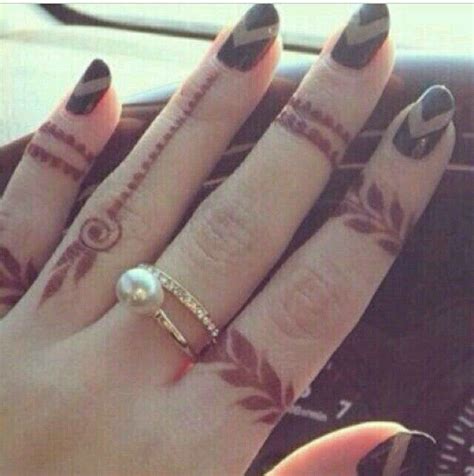 Don't know about you, but personally, i know a lot of girls who avoid applying henna. Tattoo designs for fingers | Henna tattoo designs, Finger ...