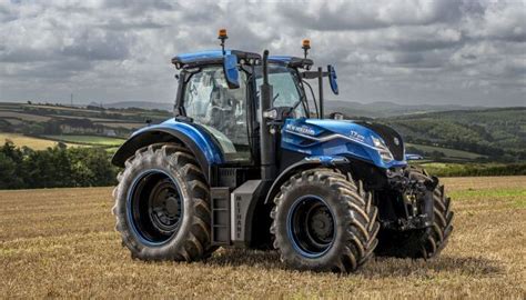 New Holland Agriculture Unveils ‘worlds First Lng Tractor