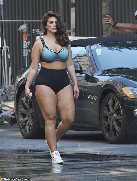Ashley Graham Leaves Behind Her Clothes For Photos In Nyc Daily Mail