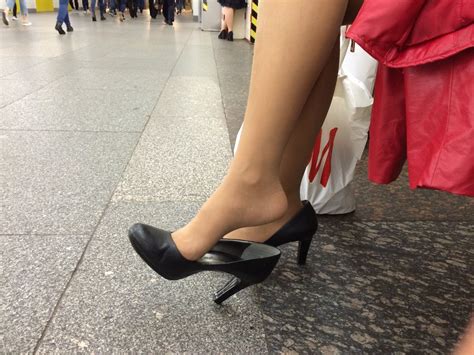 shoeplay in metro do you love such scenes in public placeses ccfeet on tumblr