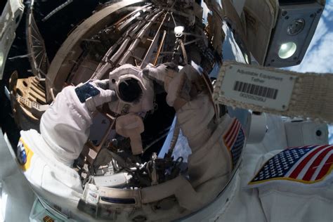 Nasa Tv Coverage Set For Three Spacewalks In January Misión Espacial Astronauta Estacion