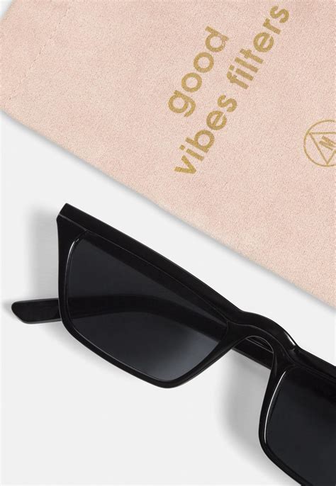 Black Pointed Frame Mini Sunglasses | Missguided