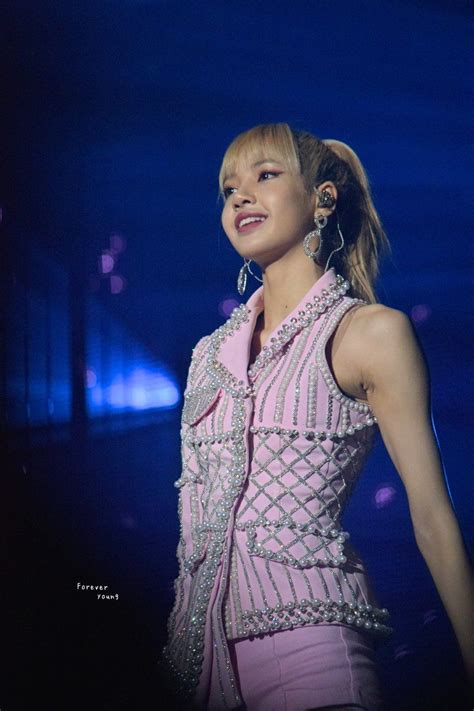 25 Times Blackpinks Lisa Blinded Us With Her Beauty Koreaboo