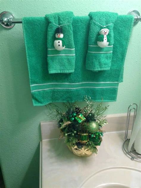 Top 31 Awesome Decorating Ideas To Get Bathroom A Christmas Look