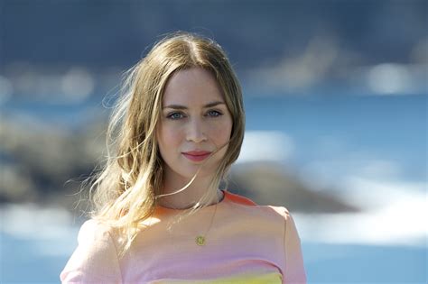 Emily Blunt Will Star In The Girl On The Train Adaptation Time