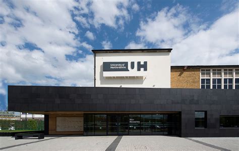 It offers accommodation within the university halls of residence with comfy, affordable space where students can relax and study at the same time. University of Hertfordshire Learning Zone and Reception ...