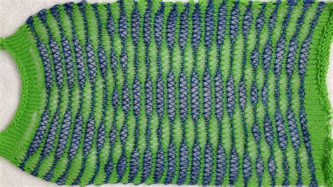 Learn how to fix a dropped stitch at the end of a row in knitting with crochet hooks, knitting techniques and expert tips. Drop stitch lace, 2 colors per row, Passap KM ...