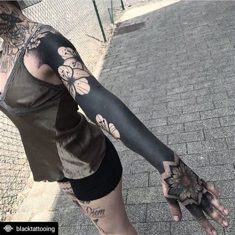 Blackout Tattoo Le Nouveau Style De Recouvrement In 2020 Half Sleeve