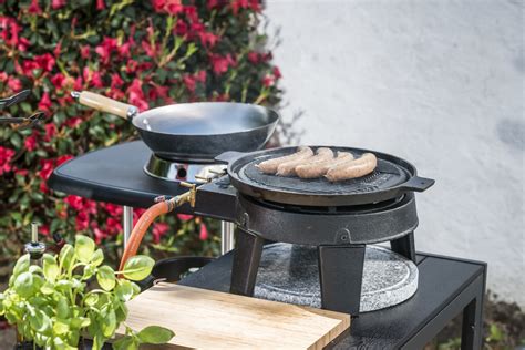The high quality glass lid is heat and shatter resistant which prevents splatters, seals in the flavor and nutrients for a healthier and better tasting food. HOT WOK Grill Pan 32,5cm | HOT WOK Nederland