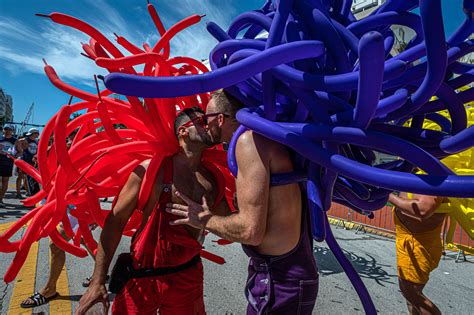 así fue la celebración del desfile del orgullo gay 2021 en miami beach fotos univision 23