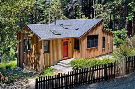 A Woodsy Cottage By Architect Cathy Schwabe With 2 Bedrooms In 840 Sq
