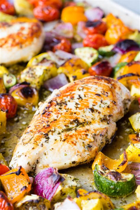 These sheet pan fajitas come together in just 25 minutes from start to finish from aberdeen's kitchen. Greek Chicken and Veggies Sheet Pan Meal - Easy Peasy Meals